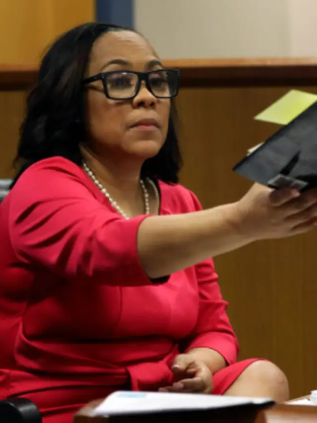 Fani T. Willis delivers raw testimony in the courtroom amidst accusations, challenging conflict of interest claims in the Trump prosecution case. Follow the intense legal battle in Fulton County, Georgia, as key witnesses testify
